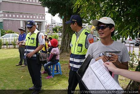 警察也跟過來惹