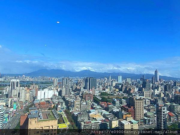 110.12.10萬華凱達飯店家庭房一泊二食.百宴早餐.龍山寺 (37).jpg