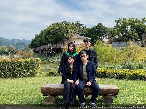 甜蜜CD家在台中太平區坪林公園跟CC拍學士照 (1).jpg