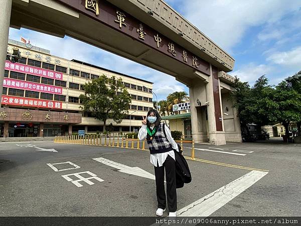 甜蜜CD家在台中太平區坪林公園跟CC拍學士照 (10).jpg