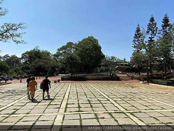 甜蜜CD家在金門下午，路過乳山遊客中心看動物常設展場。到全聯買冰和午餐回民宿吃睡午覺休息。民宿老闆送我們去機場搭機回松山機場 (17).jpg