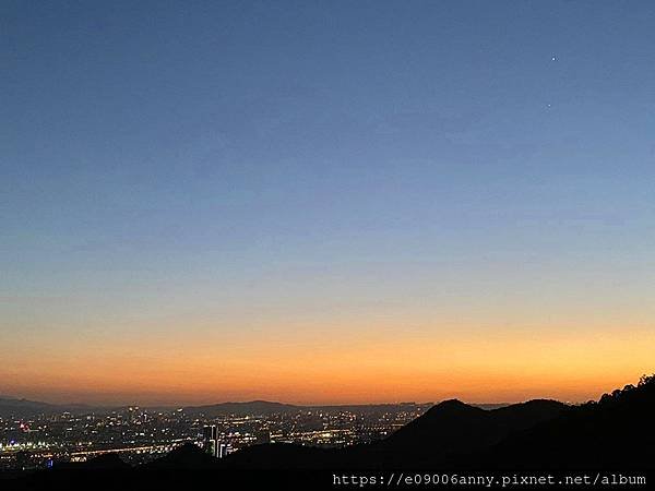 11203甜蜜CD家到台北內湖碧山巖看夕陽夜景 (26).jpg