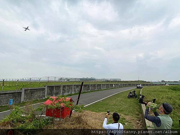 甜蜜CD家到國防砲陣地運動公園看飛機 (12).jpg