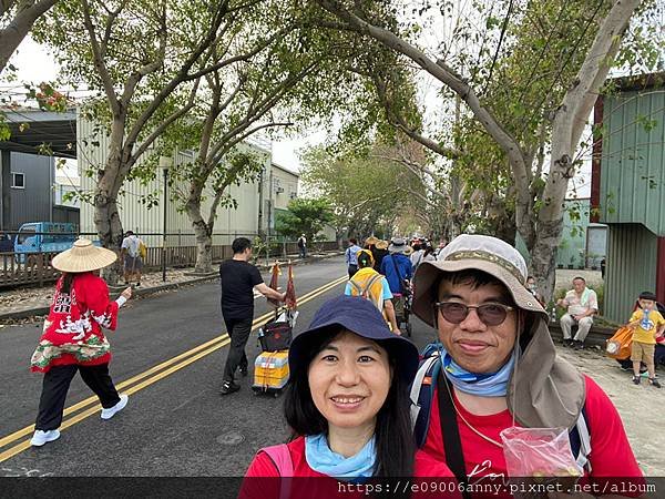 1120422甜蜜CD家跟著媽祖繞境早上從追分走到南瑤宮 (19).jpg