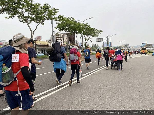 1120422甜蜜CD家跟著媽祖繞境早上從追分走到南瑤宮 (40).jpg