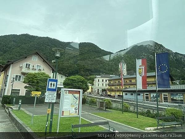 甜蜜CD家奧捷斯匈之旅2023-08-02-11h27m42Day3-1搭火車去哈修塔特因修路換巴士.風景很美.jpg