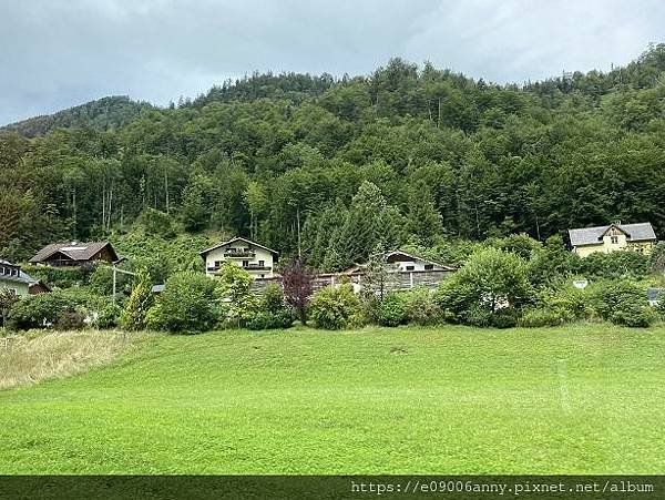 甜蜜CD家奧捷斯匈之旅2023-08-02-11h43m17Day3-1搭火車去哈修塔特因修路換巴士.風景很美.jpg