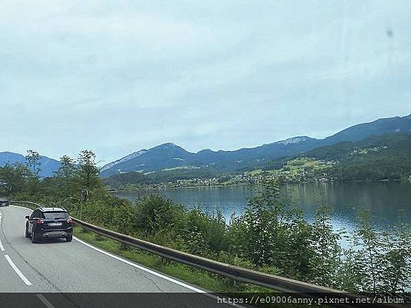 甜蜜CD家奧捷斯匈之旅2023-08-02-12h18m04Day3-1搭火車去哈修塔特因修路換巴士.風景很美.jpg