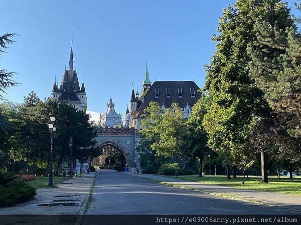 甜蜜CD家奧捷斯匈之旅2023-08-07-07h01m35Day8-2布達佩斯塞切尼溫泉.jpg