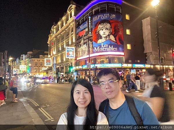 DAY3-6甜蜜CD家歐洲7國~倫敦西區皇后戲院(Queen&apos;s theatre)看音樂劇《悲慘世界》 (27).jpg