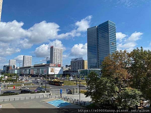 Day10-1甜蜜CD家歐洲7國~波蘭華沙中央車站麥當勞和HOTEL METROPOL大都市飯店介紹 (10).jpg