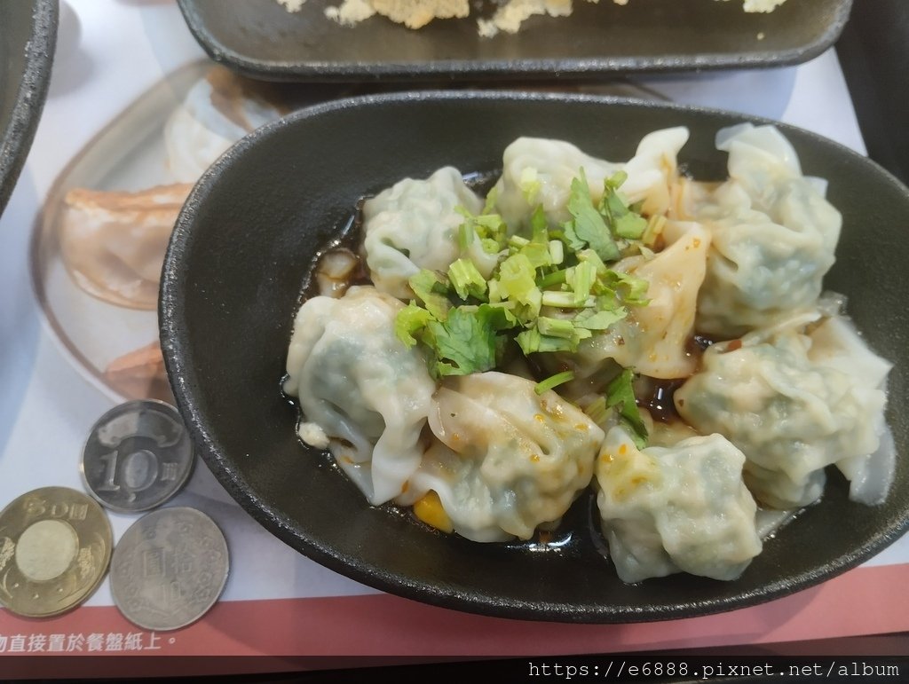 外食。素食煎餃、餛飩