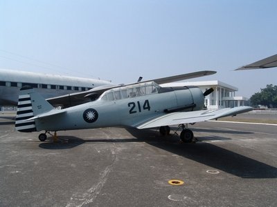 AT-6 德州佬式戰鬥教練機