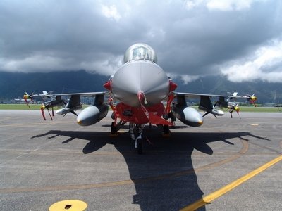 F-16 FIGHTING FALCON