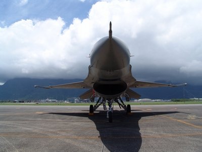 F-16 FIGHTING FALCON