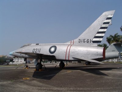 F-100A 超級軍刀式戰鬥轟炸機 Super Sabre