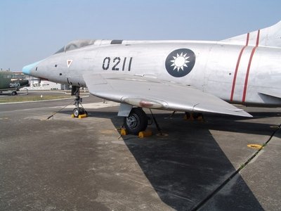 F-100A 超級軍刀式戰鬥轟炸機 Super Sabre