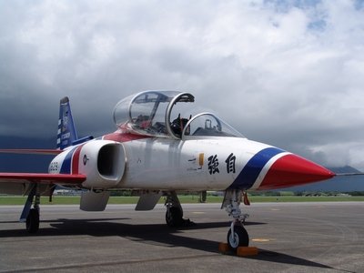 AT-3 自強號教練攻擊機