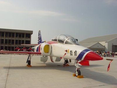 AT-3 自強號教練攻擊機