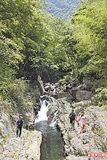 岩岸 綠林夾峙的老鷹溪 6.18..jpg