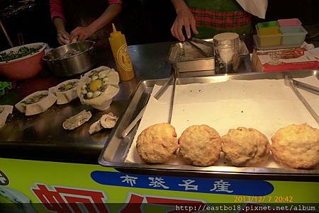 這個炸蚵仔餅，重點也在它的料好多好紮實。