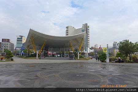 高雄中央公園捷運站景1