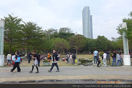 高雄中央公園捷運站景2