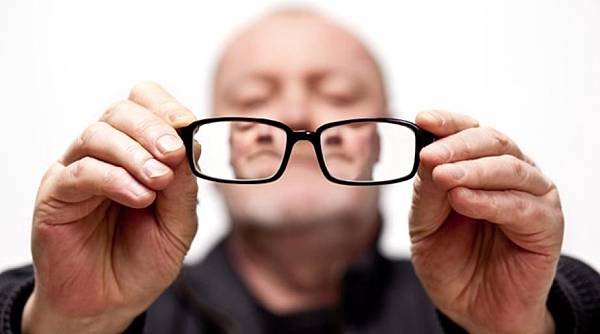 main-resized-iStock_000008494008Small_glasses.jpg