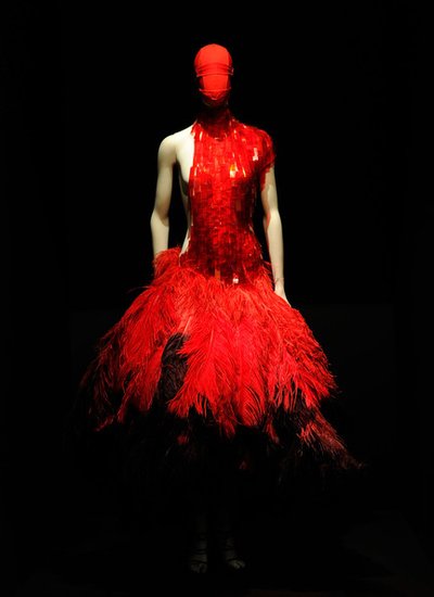 Alexander+McQueen+Savage+Beauty+Costume+Institute+HUEw_C3DN-4l.jpg