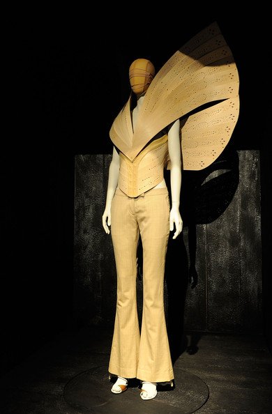 Alexander+McQueen+Savage+Beauty+Costume+Institute+R93NnCBFcLSl.jpg