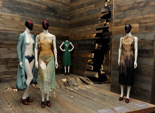 Alexander+McQueen+Savage+Beauty+Costume+Institute+nSRTkfUPd3ul.jpg