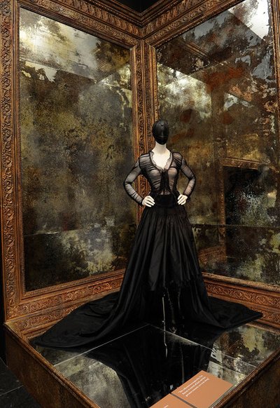 Alexander+McQueen+Savage+Beauty+Costume+Institute+K-GuQUxi5qCl.jpg