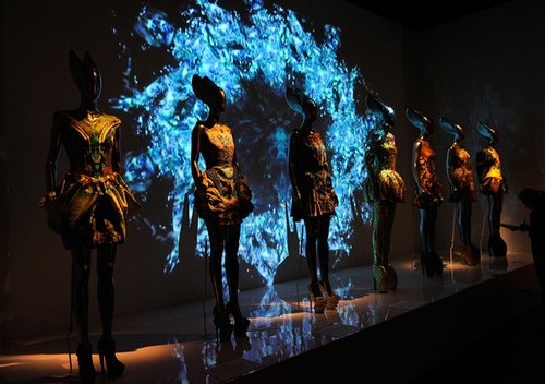Alexander+McQueen+Savage+Beauty+Costume+Institute+tkYPIg6CrSQl.jpg