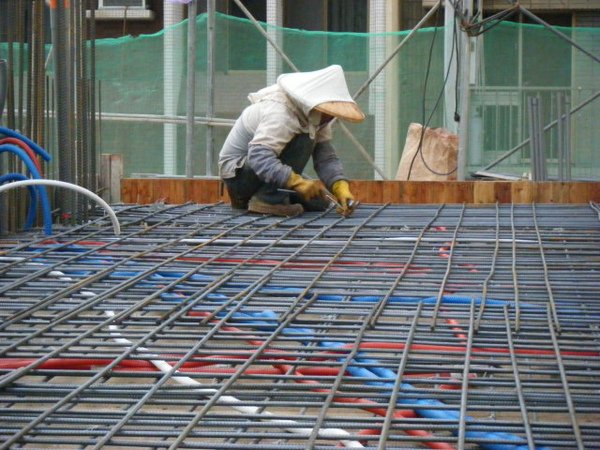 091228-二樓頂板鋼筋及水電作業14
