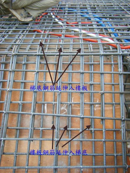 091228-二樓頂板鋼筋及水電作業18