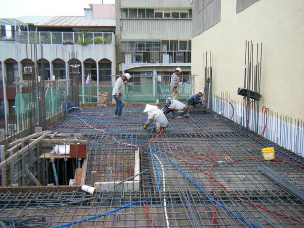 091228-二樓頂板鋼筋及水電作業26