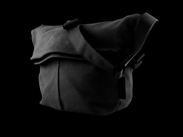 B-Messenger-front-black.JPG