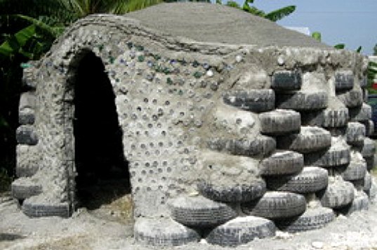 Haiti-Earthship-9b.jpg