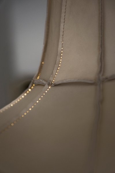 Leather-Lampshade-Studio-Pepe-Heykoop-detail-seam.jpg