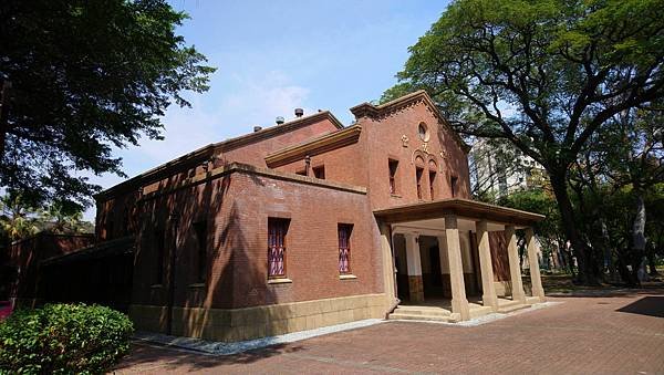 跟著書本去旅行 50. 返校：成大校園