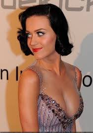 Kelly Perry as an example of Cleavage
