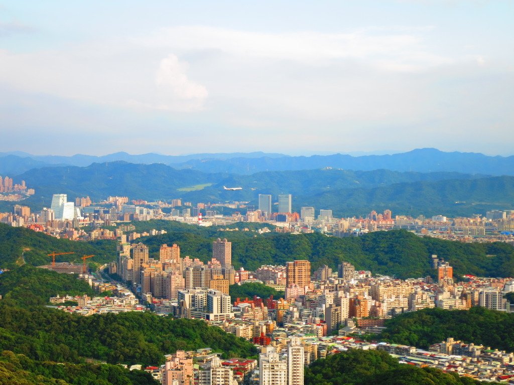 內湖碧山巖搞飛機了~