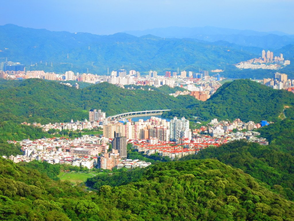 內湖碧山巖搞飛機了~