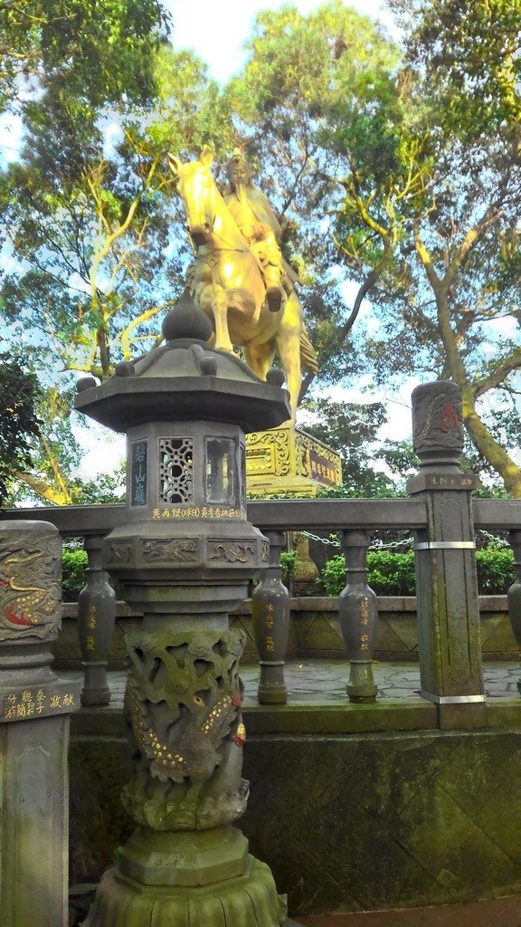 內湖碧山巖搞飛機了~