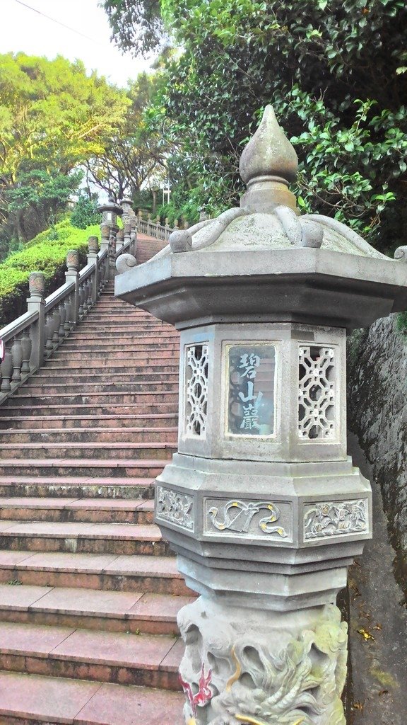 內湖碧山巖搞飛機了~