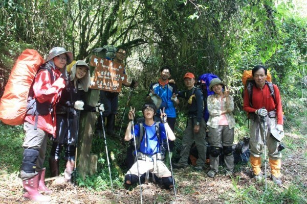 新康山登山口合照.jpg