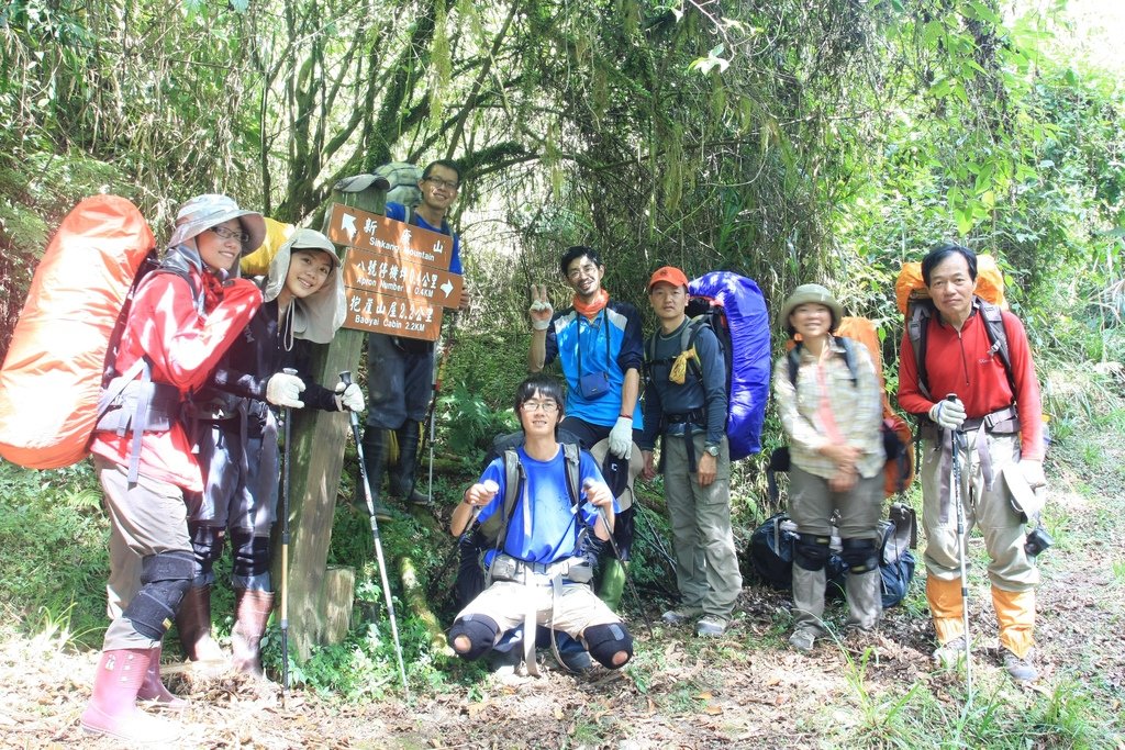 新康山登山口合照一.JPG