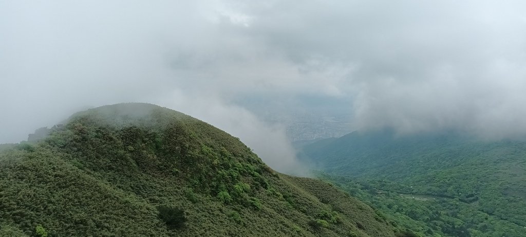 1120427小觀音山群峰Y型來回(下篇)~大屯山鞍部停車場