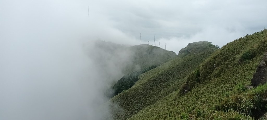 1120427小觀音山群峰Y型來回(下篇)~大屯山鞍部停車場