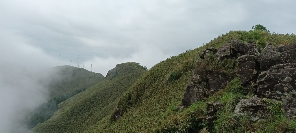 1120427小觀音山群峰Y型來回(下篇)~大屯山鞍部停車場